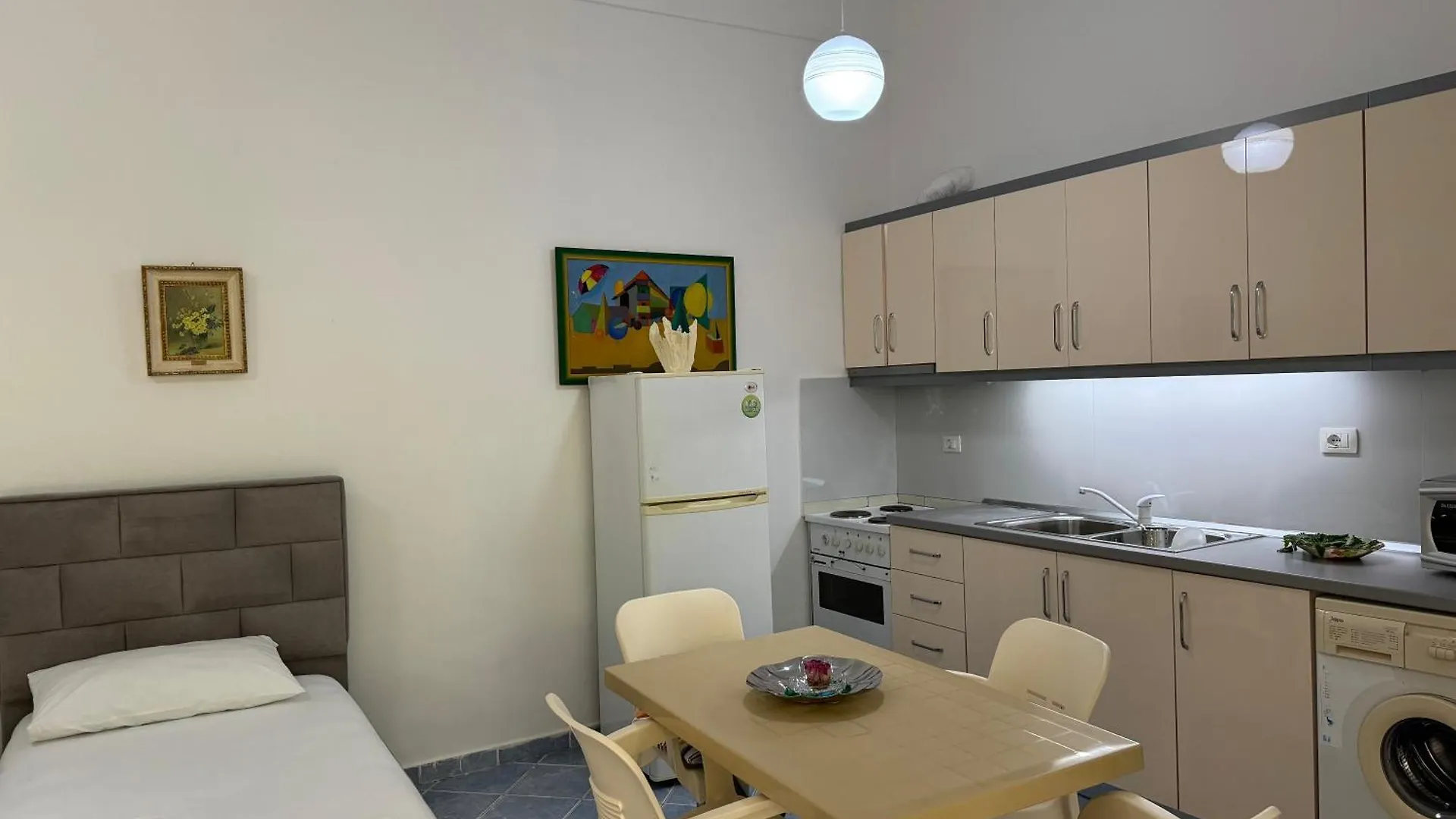Apartments Flower Sarande Guest house
